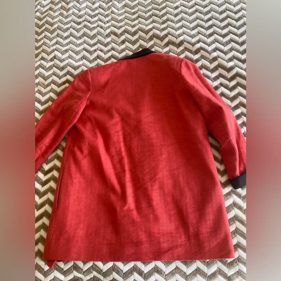 Maje Red Linen with Leather Collar
Blazer 40/L - Picture 4 of 13